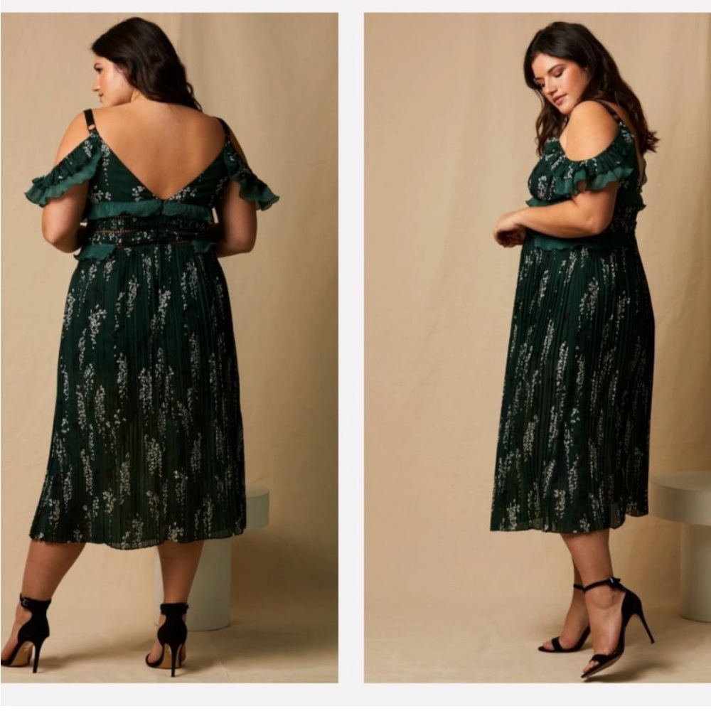 Choosy Uptown Pleated Floral midi dress 
In emerald green
